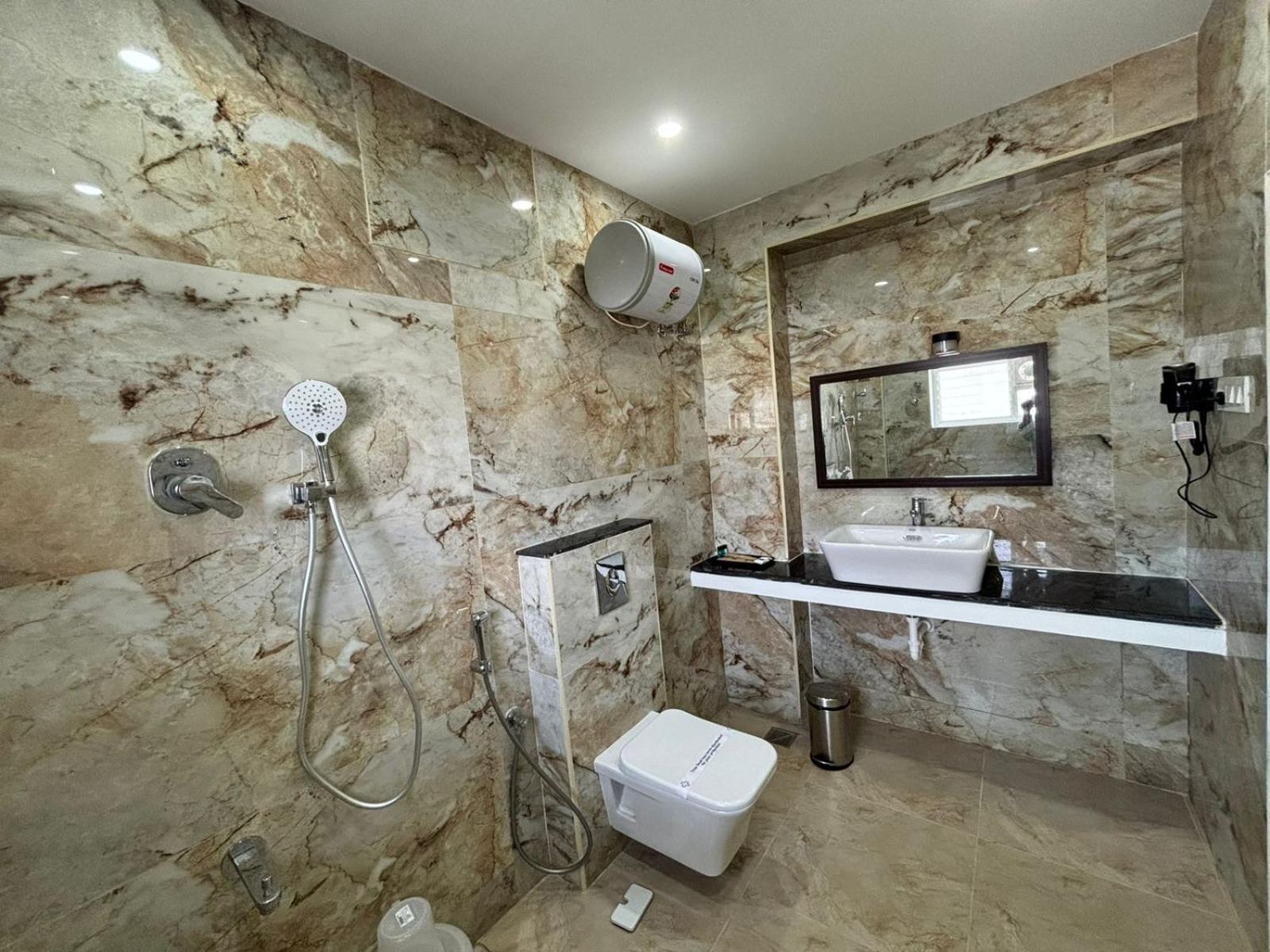 Forest Transit Hotel Κοϊμπατόρε Εξωτερικό φωτογραφία